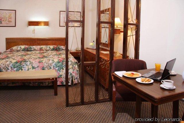 Hotel Premier Saltillo Coahuila Szoba fotó